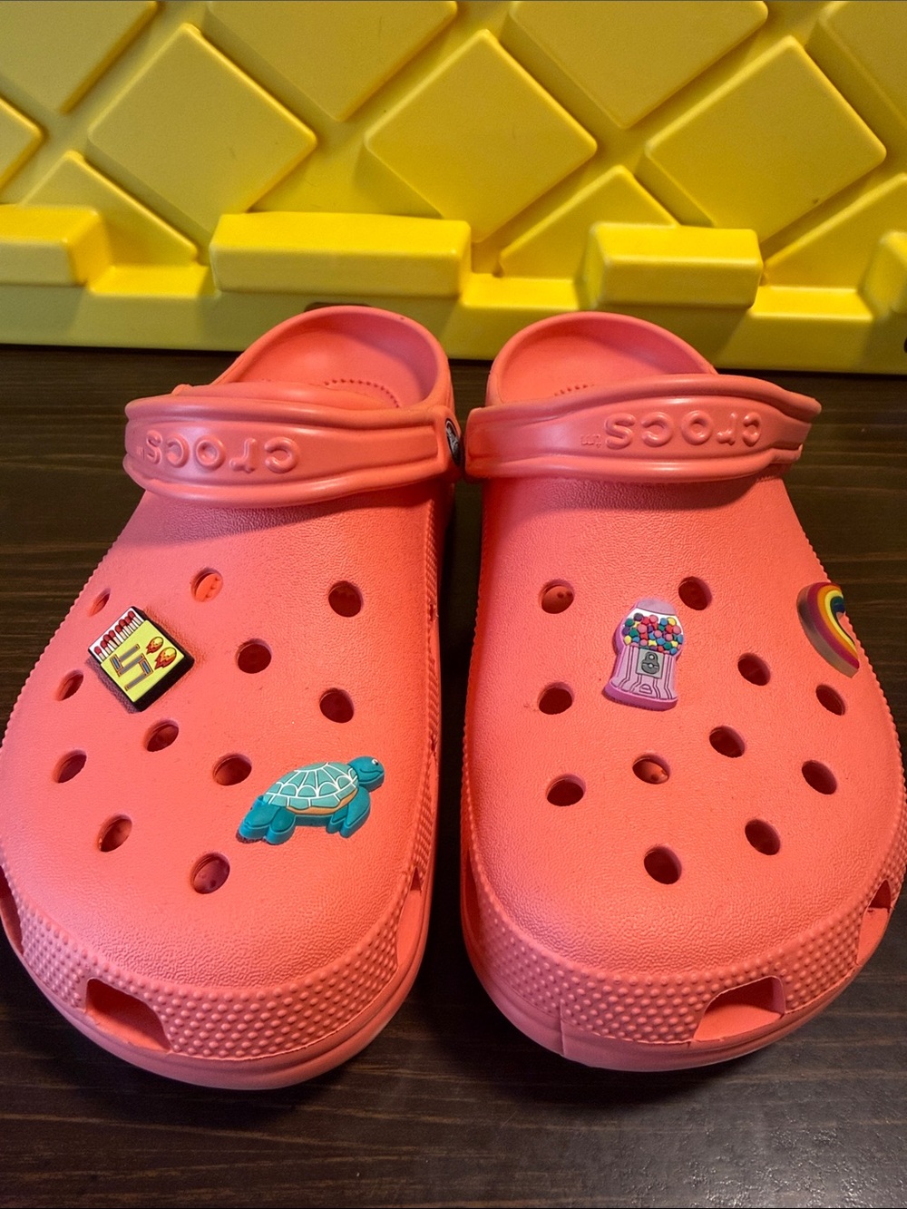 CROCS Woman Classic Clog in Coral